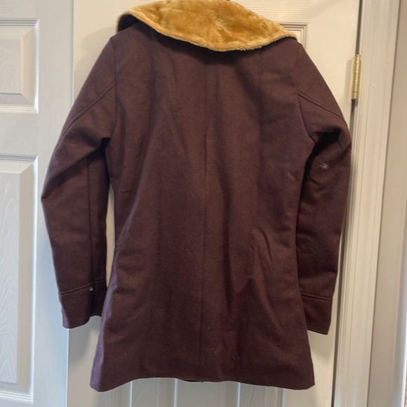 Kelly Reilly Fur Collar Brown Wool Coat - Picture 2 of 6